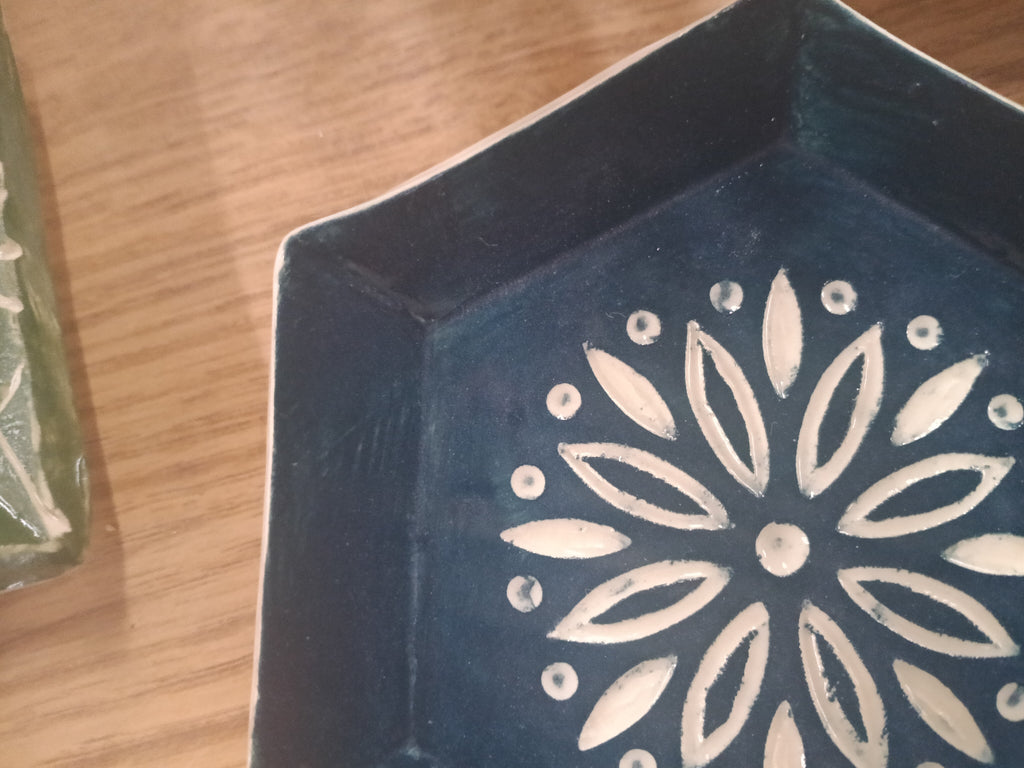 Sgraffito (Carving) Plate Workshop