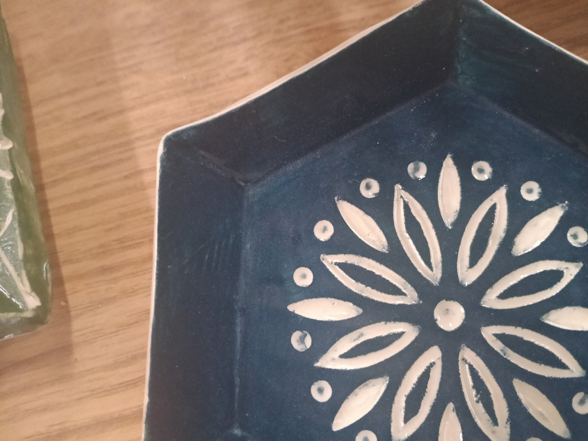 Sgraffito (Carving) Plate Workshop