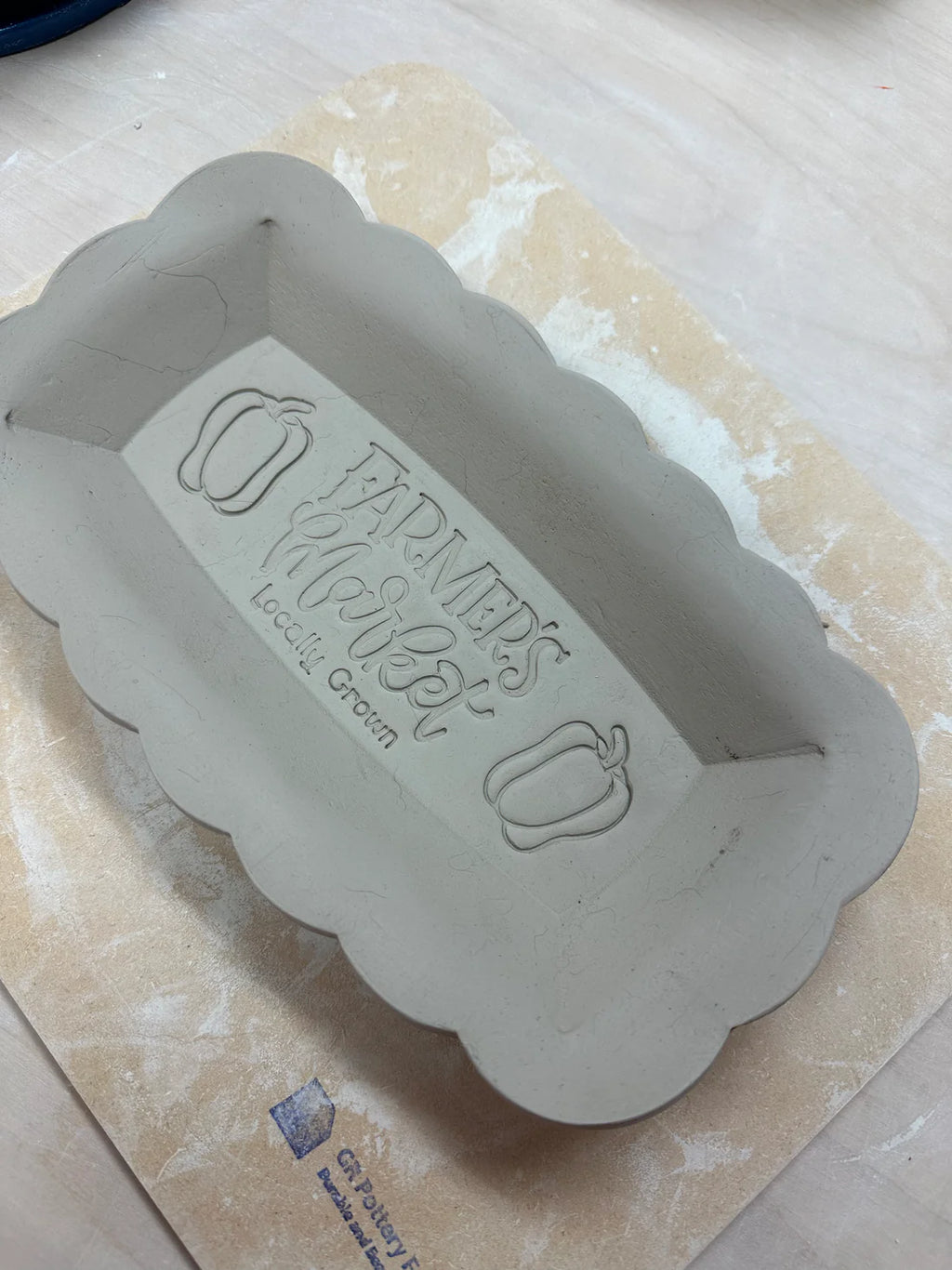Loose Scalloped Edge Spherical Rectangle, Clay Cutter (5 1/2" x 9 1/2"}