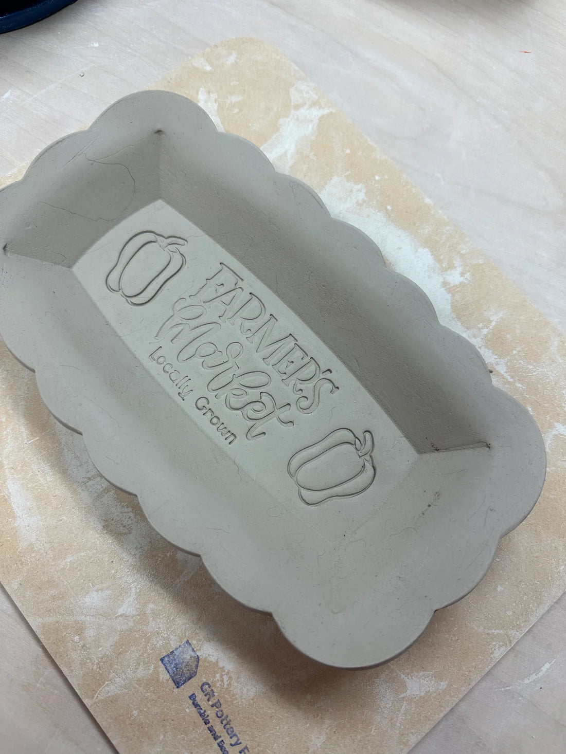 Loose Scalloped Edge Spherical Rectangle, Clay Cutter (5 1/2" x 9 1/2"}